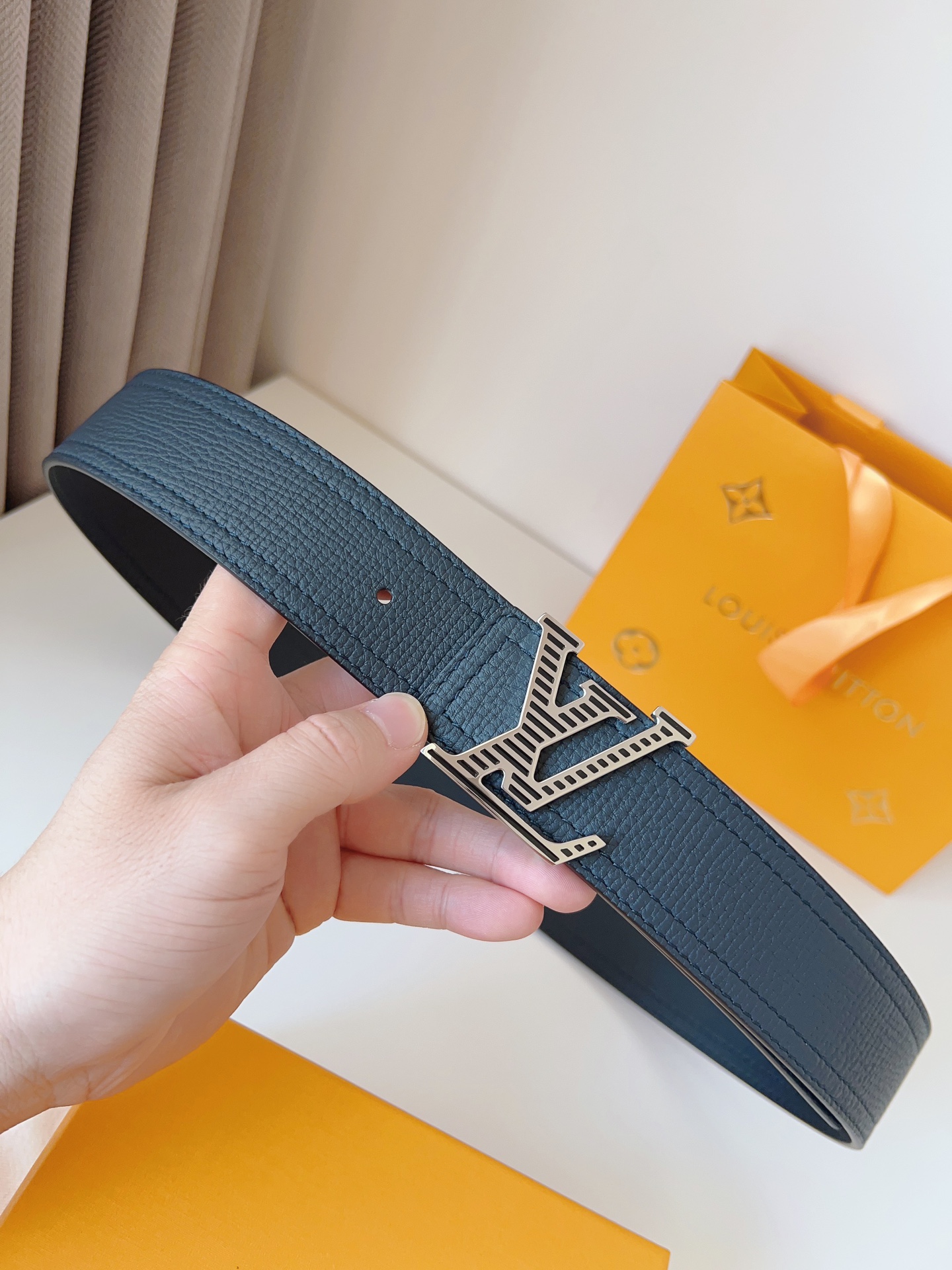 Louis Vuitton Belt Epi leather LV Monogram buckle belt Reversible belt