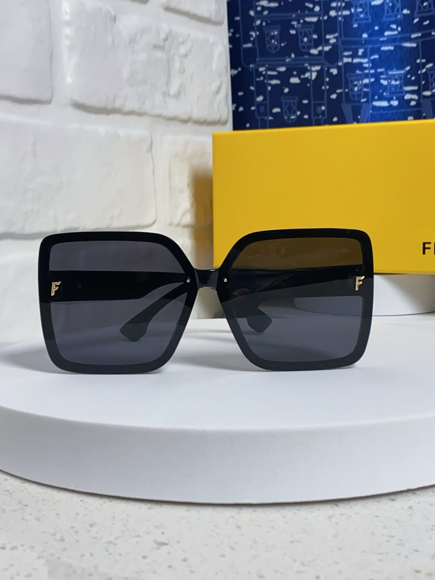 Fendi FF Logo Oversized Square Acetate Sunglasses Gold-tone Temple Logo