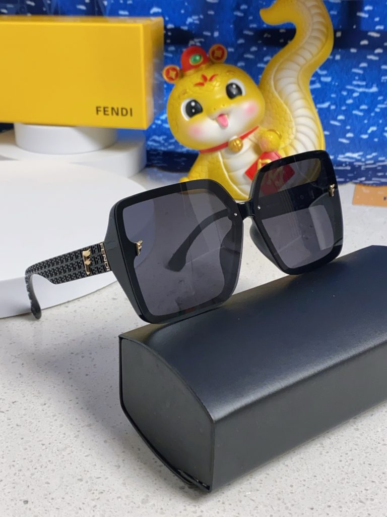 Fendi FF Logo Oversized Square Acetate Sunglasses Gold-tone Temple Logo